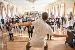 Школа танцев Hermes dance school, с рейтингом 4.9 - находится по адресу Москва, Линейный проезд, 9 