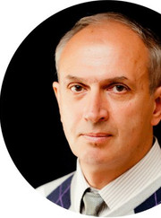 Офтальмолог Юрий Аркадьевич Шустеров