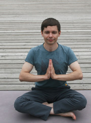 Инструктор по йоге Константин Умнов