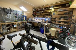 Мастерская по ремонту велосипедов и электросамокатов FixBike, с рейтингом 5 - находится по адресу Сочи, Вишнёвая улица, 26/4 