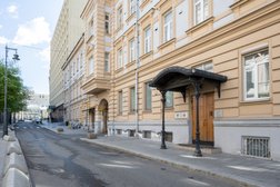 Стоматологическая клиника Lanri Clinic, с рейтингом 4.6 - находится по адресу Москва, Варсонофьевский переулок, 8с1 