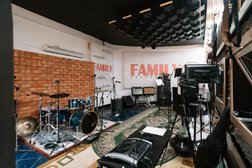 Студия звукозаписи Pro-Live FAMILY RECORDS, с рейтингом 4 - находится по адресу Краснодарский край, Ейск, улица Мира, 132 