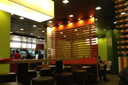 Ресторан быстрого питания Вкусно — и точка, с рейтингом 3.3 - находится по адресу Москва, Дмитровское шоссе, 163а 