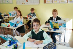 Частная начальная школа Дари Детям Добро, с рейтингом 3.9 - находится по адресу Москва, Мичуринский проспект, улица Олимпийская Деревня, 1к2 
