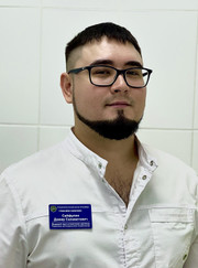 Стоматолог, главный врач Дамир Салаватович Сайфулин