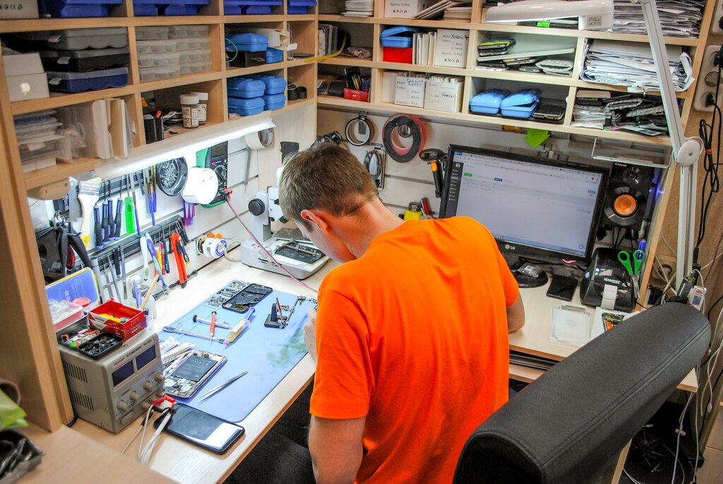 Сервисный центр led-service венёвская ул. Профессия it специалист. Специалист сервис центра. Мастер приемщик. Систмныйадминистратор.