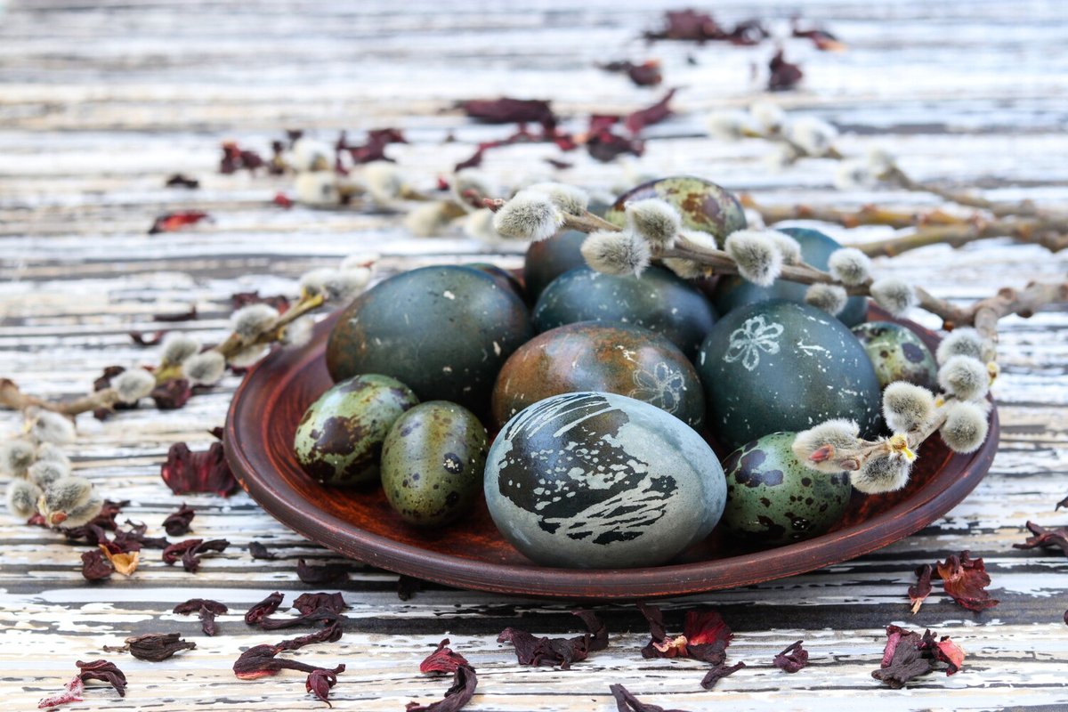 Космические пасхальные яйца