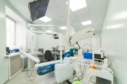 Стоматологическая клиника Кристалл-мед, с рейтингом 3.9 - находится по адресу Тюмень, улица Николая Зелинского, 5 к1 