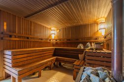 Петровские бани, с рейтингом 4.1 - находится по адресу Ленинградская область, Гатчина, Киевская улица, 6д 