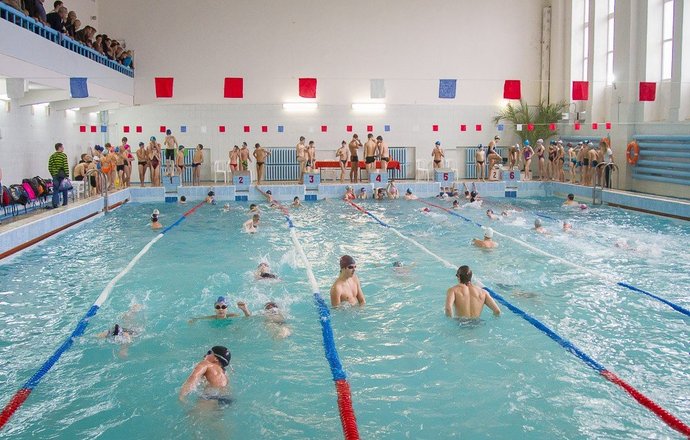 bassejn dnepr na ulice dzerzhinskogo