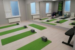 Персонализированная студия Фитнес и Йога, с рейтингом 4.5 - находится по адресу Москва, Новомосковский административный округ, посёлок Коммунарка, Бачуринская улица, 7к2 