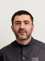 Стоматолог, стоматолог-ортопед Малик Шарапудинович Маликов