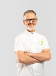 Ортодонт, стоматолог Медхат Сулейман