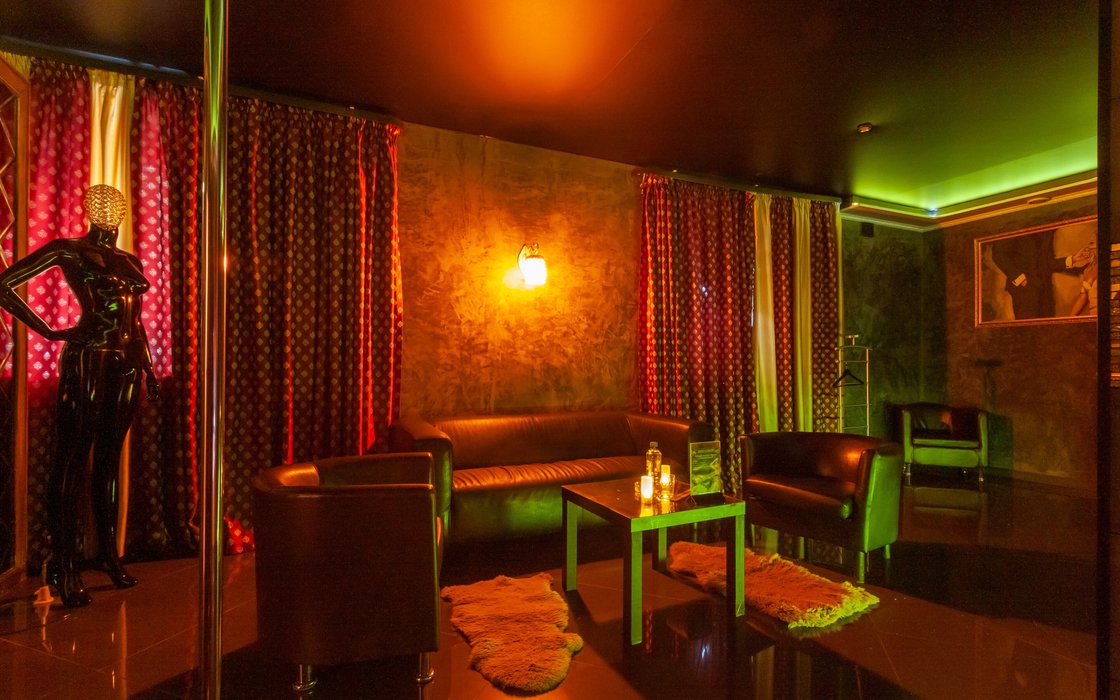 Busty blondes becerdin olish