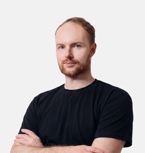 Роман Николаев
