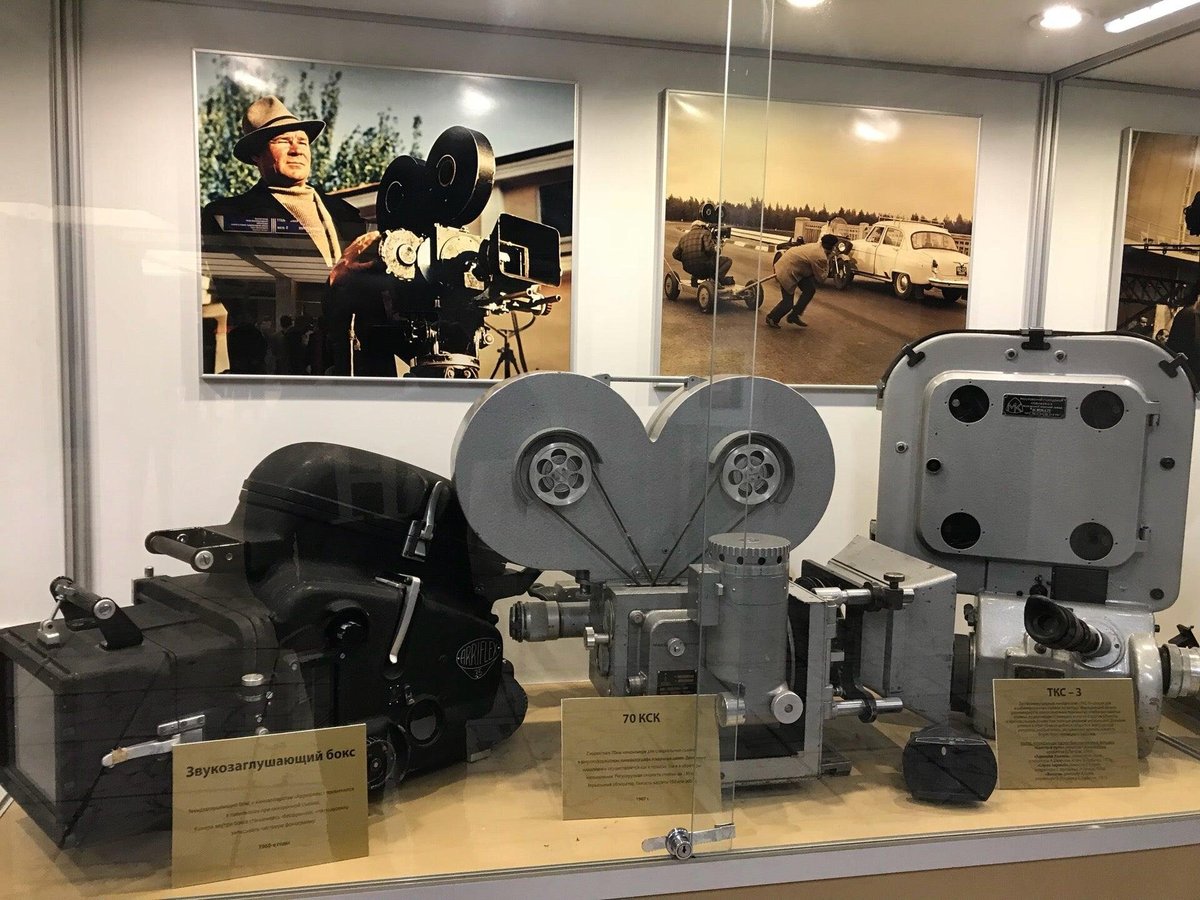 Экспонаты музея: фотоснимки, видеокамеры