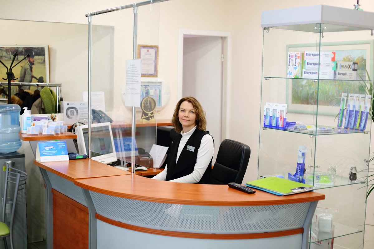 довольная улыбка гаврская. стоматология на гаврской 4. довольная улыбка гаврская. анле-дент стоматология. авторская стоматология санкт-петербург.