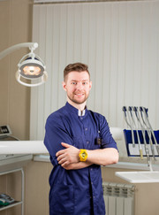 Стоматолог-хирург, главный врач Даниил Андреевич Зиманков