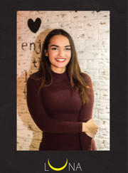 Официант, администратор Айнура Ченгизовна Мехтиева