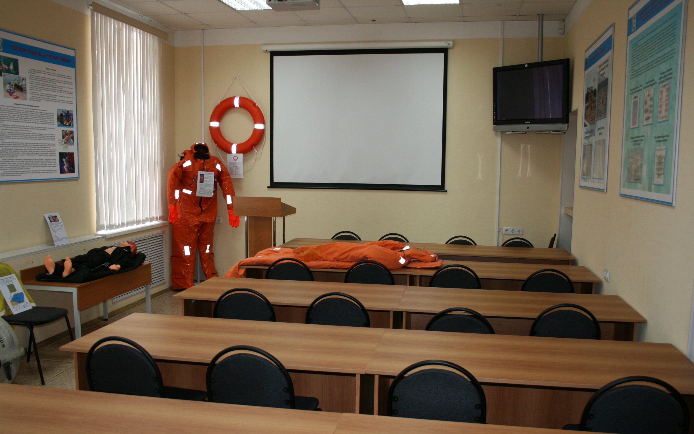 Поиск учебный центр. Учебный кабинет ГОЧС. Учебно-методический центр по го и ЧС Саратовской области.