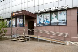 Стоматология Дентал Визит, с рейтингом 4.8 - находится по адресу Москва, Профсоюзная улица, 83к1 