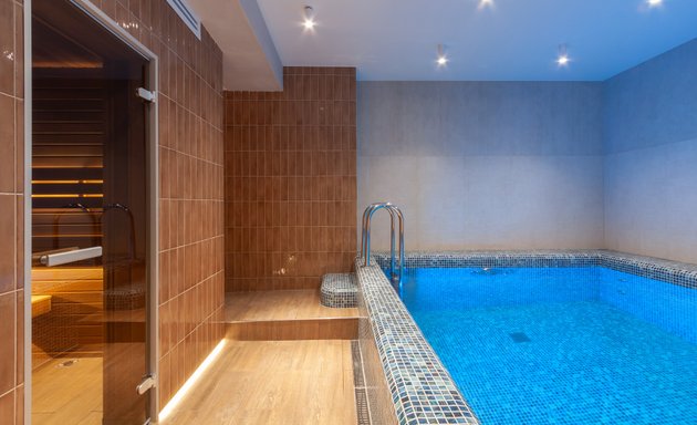 Chiroyli kaltaklar Tailand trans narxlari