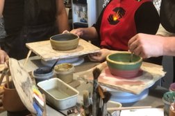 Гончарная мастерская Ёлка, с рейтингом 5 - находится по адресу Свердловская область, Горноуральский городской округ, посёлок Черноисточинск, улица Кирова, 2А 