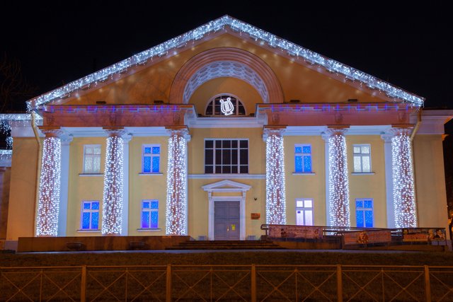 Ломоносовский городской Дом культуры на Дворцовом проспекте в Ломоносове,  Санкт-Петербург 🎭 отзывы, фото, цены, телефон и адрес - Zoon.ru