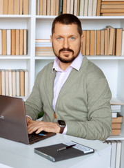 Брокер, финансовый консультант Денис Валериевич Кузьменко