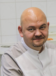 Главный врач, стоматолог-ортопед Денис Михайлович Михеев