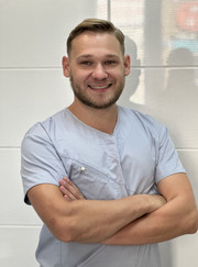 Имплантолог, стоматолог Артем Александрович Ермаков